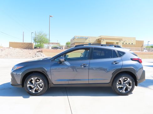Used 2024 Subaru Crosstrek 2.0i Premium AWD/4WD image 4