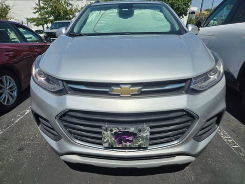 Used 2020 Chevrolet Trax LT w/ LT Convenience Package FWD image 5
