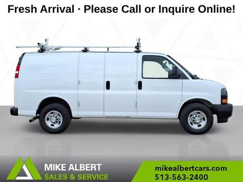 Used 2021 Chevrolet Express 3500 w/ Driver Convenience Package RWD image 8