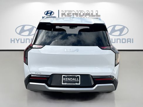 Used 2026 Kia EV9 Land image 5