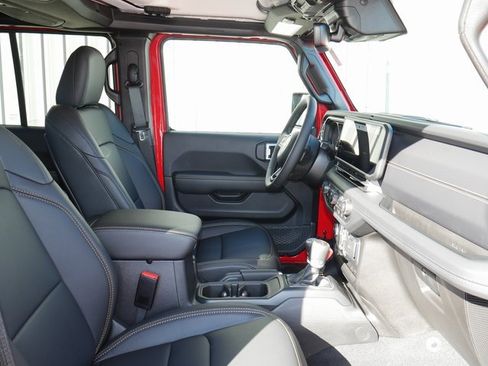 New 2025 Jeep Gladiator High Tide image 25