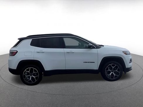 Used 2025 Jeep Compass Limited image 16