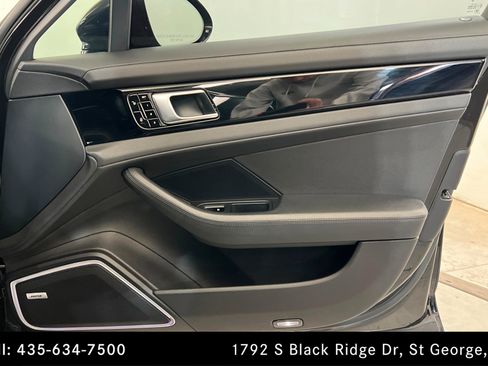 Used 2017 Porsche Panamera 4 AWD/4WD image 22