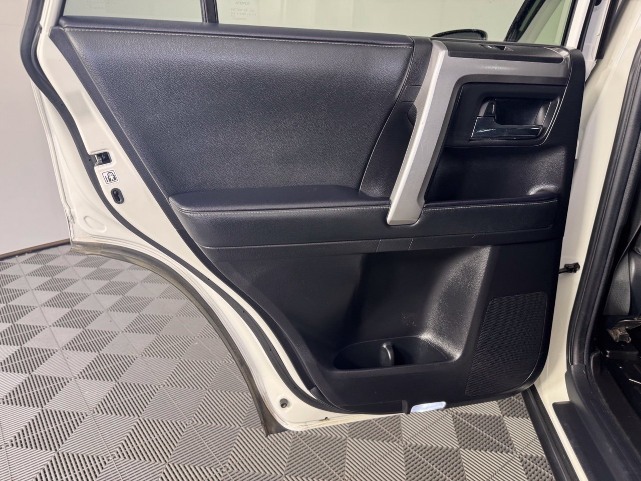 Used 2021 Toyota 4Runner SR5 AWD/4WD image 23