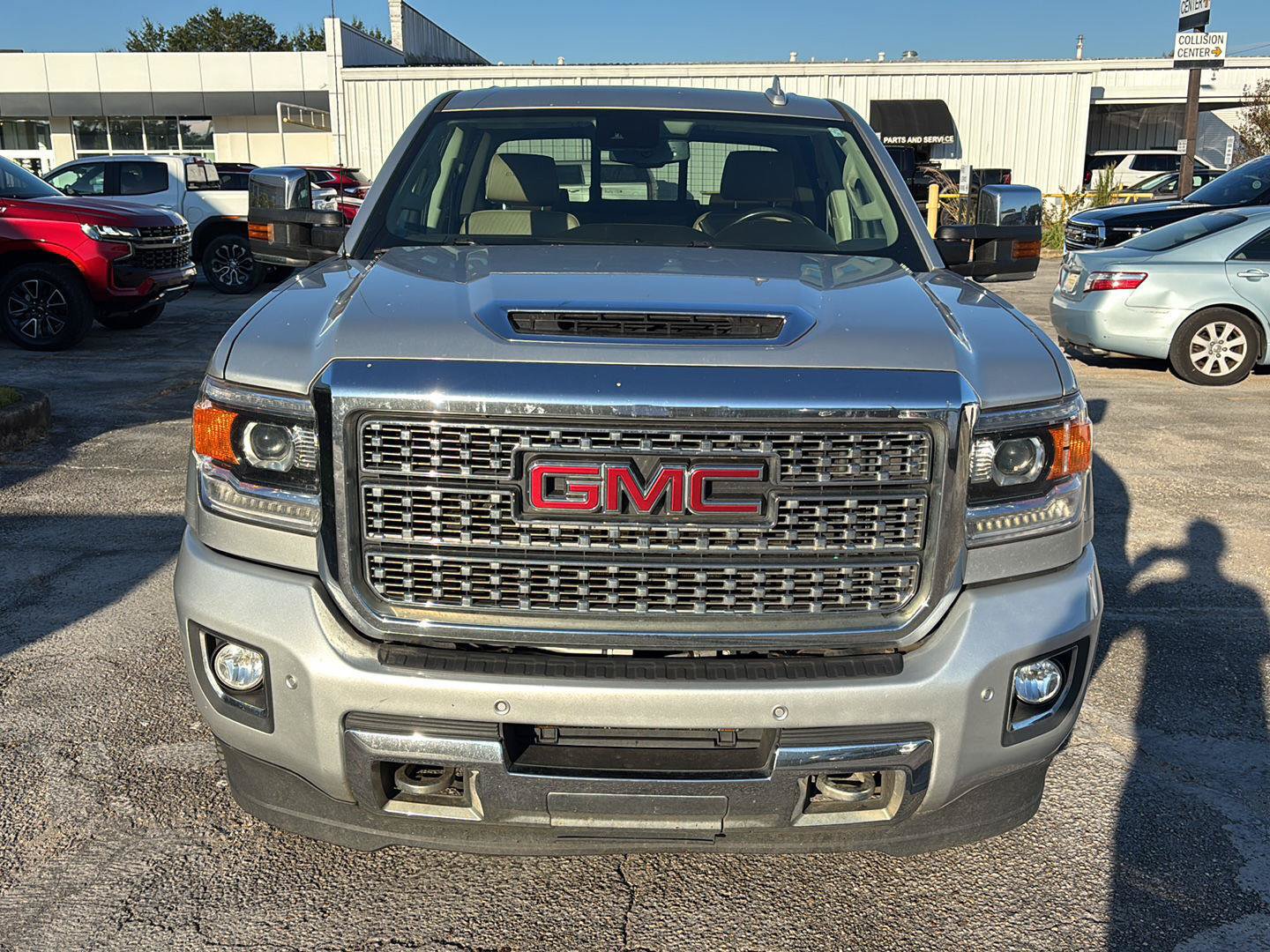 Used 2018 GMC Sierra 2500 Denali w/ Duramax Plus Package AWD/4WD image 2