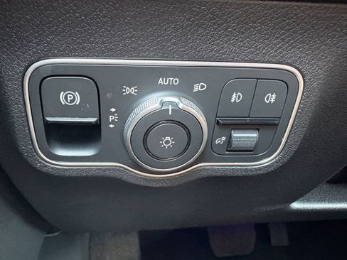 Used 2025 Mercedes-Benz GLB 250 image 12