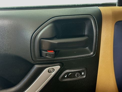 Used 2017 Jeep Wrangler Unlimited Rubicon w/ Dual Top Group image 22