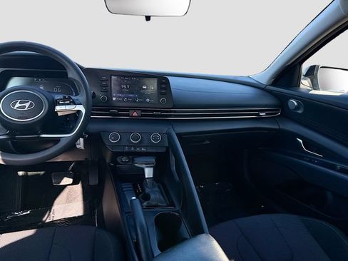 Used 2025 Hyundai Elantra SE FWD image 22