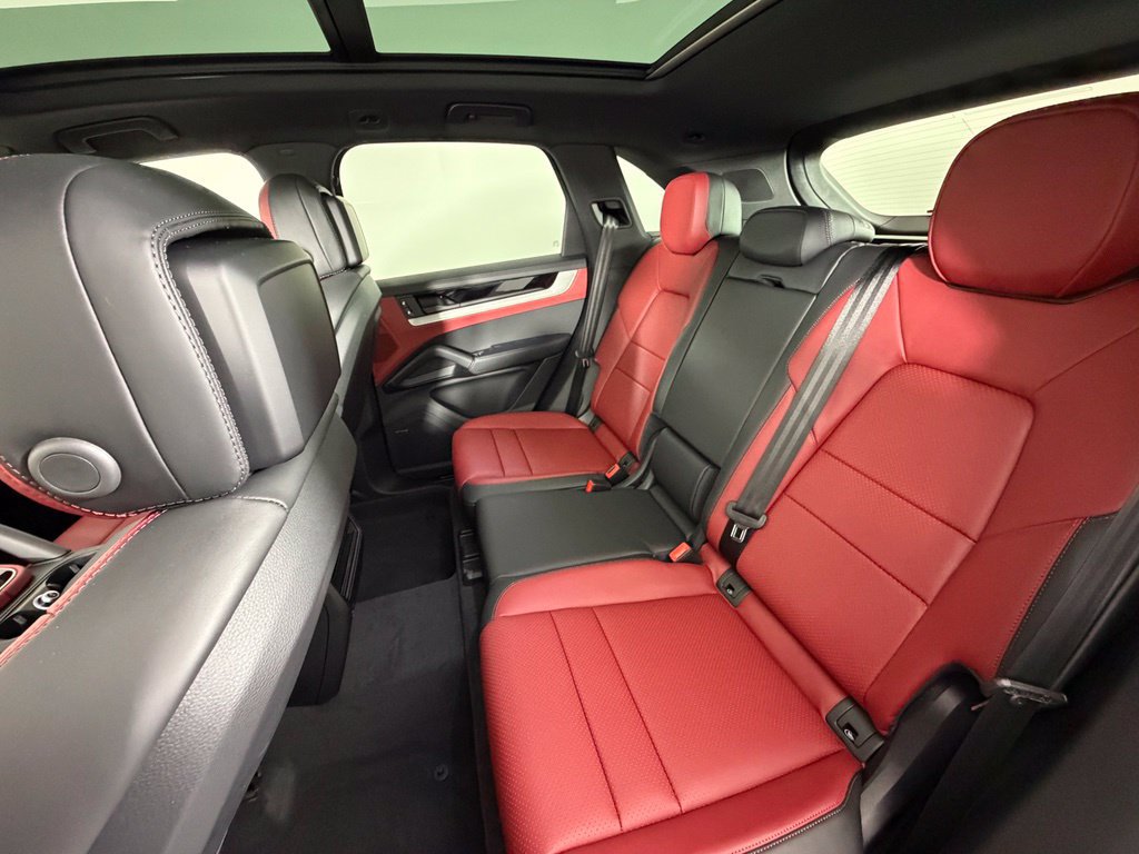 Used 2026 Porsche Cayenne AWD/4WD image 40