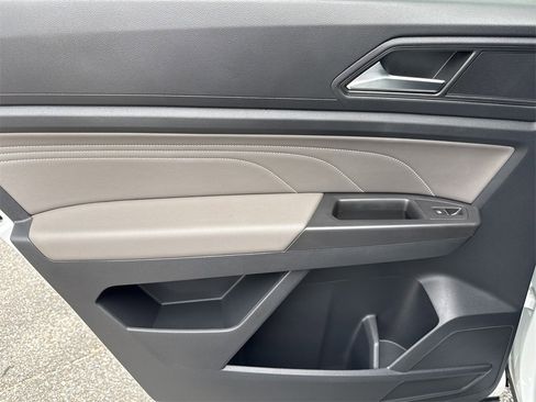 Used 2023 Volkswagen Atlas Cross Sport SE image 29