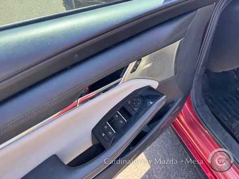 Used 2019 MAZDA MAZDA3 Sedan w/ Preferred Package FWD image 9