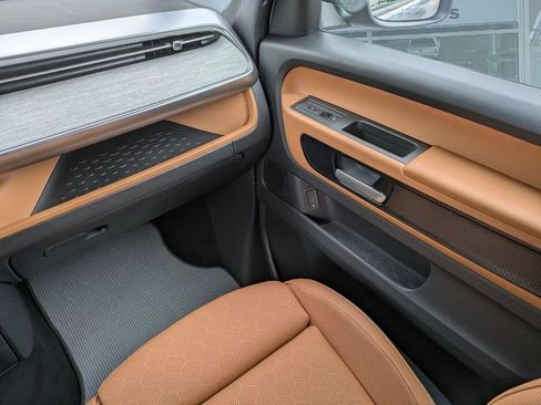 New 2025 Volkswagen ID. Buzz Pro S RWD image 23