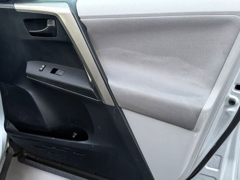 Used 2013 Toyota RAV4 XLE image 32