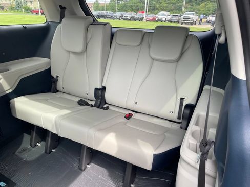 New 2027 Kia Carnival SX FWD image 14