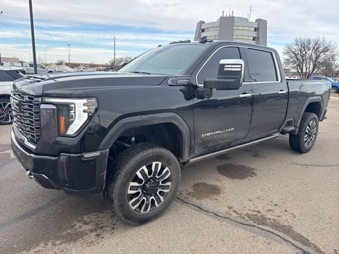 Used 2024 GMC Sierra 3500 Denali Ultimate image 2