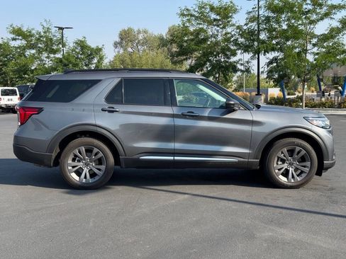 Used 2025 Ford Explorer Active w/ Active Comfort Package AWD/4WD image 8