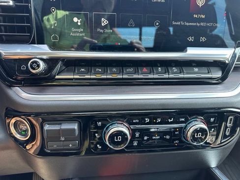 Used 2022 GMC Sierra 1500 SLT w/ SLT Premium Plus Package AWD/4WD image 24