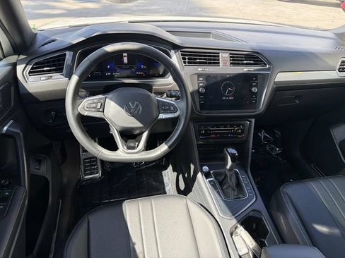 Used 2023 Volkswagen Tiguan SE R-Line FWD image 10
