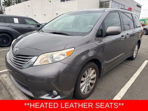Used 2013 Toyota Sienna XLE image 6