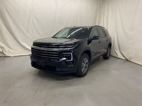 Used 2026 Chevrolet Traverse LT AWD/4WD image 2