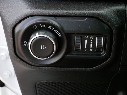 Used 2020 Jeep Wrangler Unlimited Sport image 27