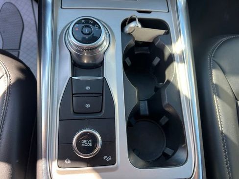 Used 2023 Ford Explorer XLT w/ Equipment Group 202A AWD/4WD image 33