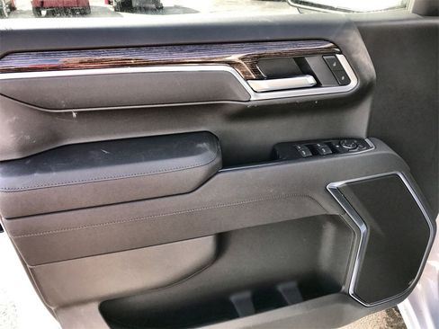 New 2026 GMC Sierra 1500 SLE image 13