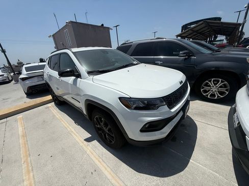 Used 2026 Jeep Compass Latitude AWD/4WD image 3