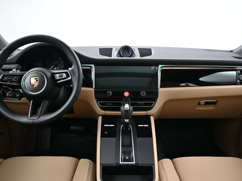 Used 2026 Porsche Macan AWD/4WD image 9