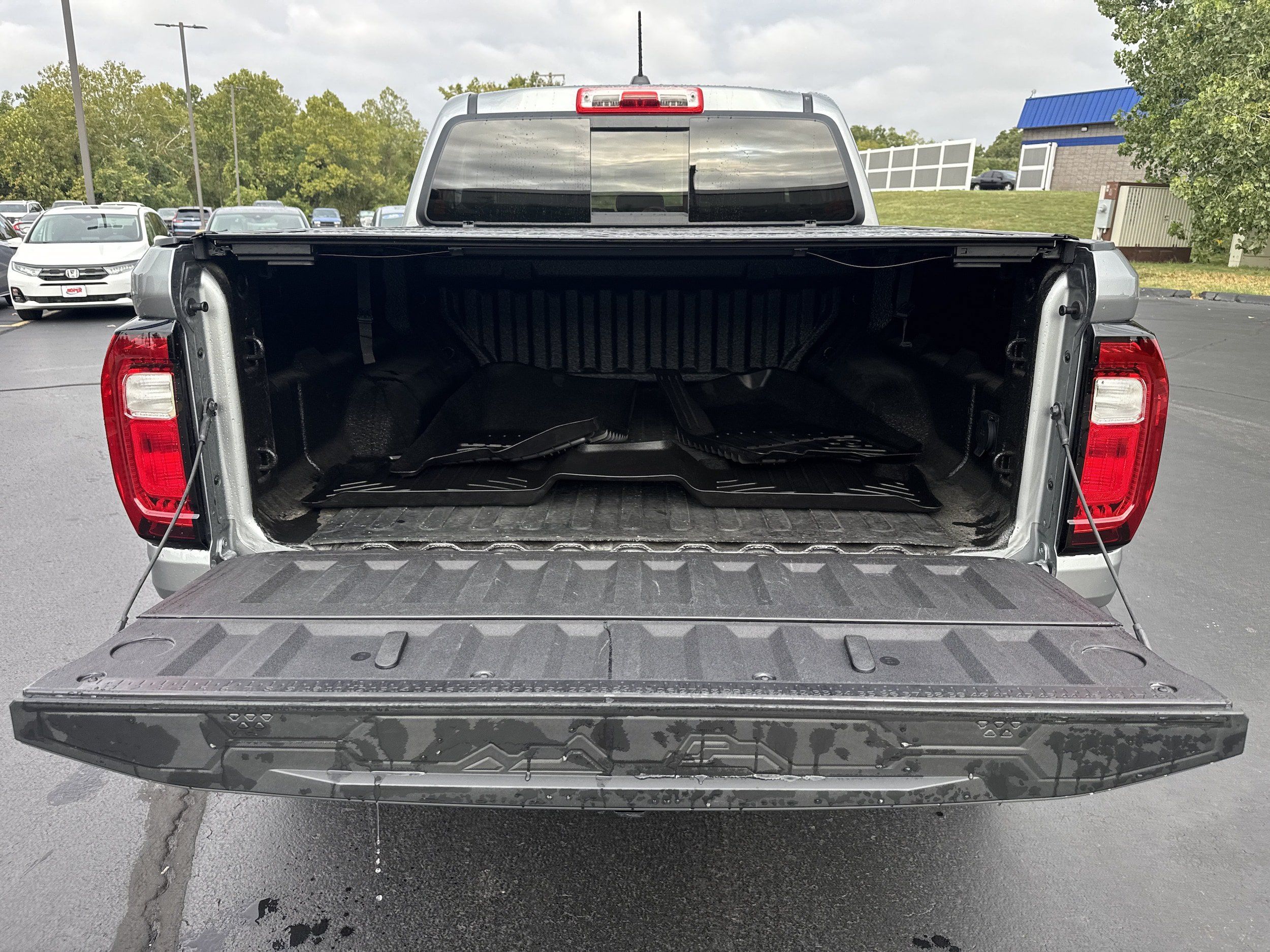 Used 2024 GMC Canyon AT4 w/ Technology Package AWD/4WD image 12