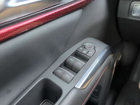 Used 2025 Chevrolet Traverse RS image 13