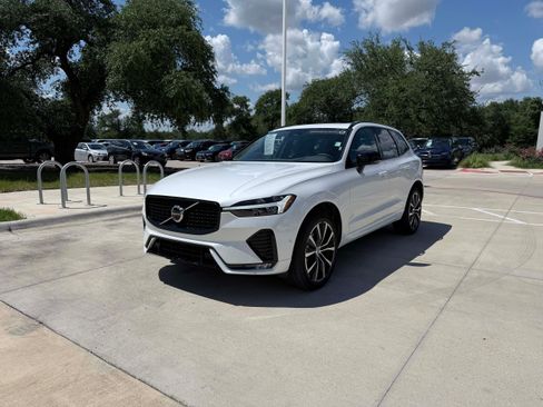 Certified 2025 Volvo XC60 B5 Plus AWD/4WD image 2