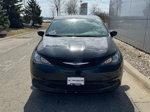 Used 2024 Chrysler Voyager LX image 35