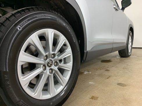 Used 2025 Toyota Grand Highlander FWD image 9