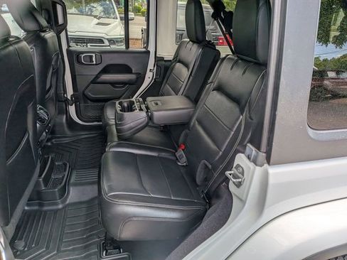 Used 2018 Jeep Wrangler Unlimited Sahara w/ Dual Top Group AWD/4WD image 11