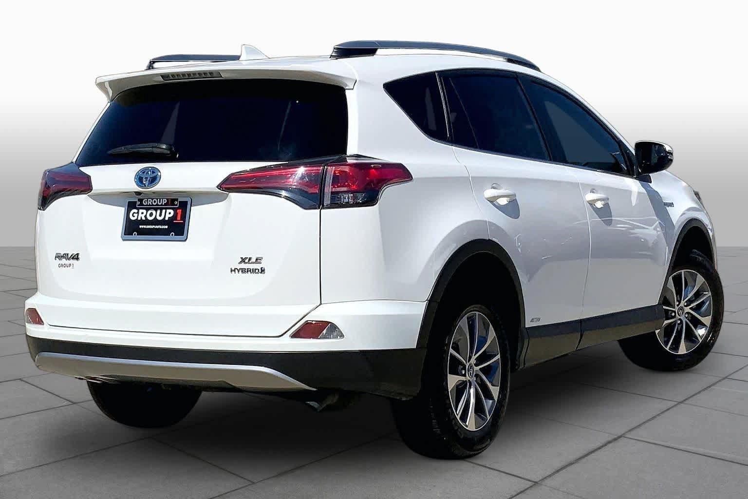 Used 2017 Toyota RAV4 XLE AWD/4WD image 13