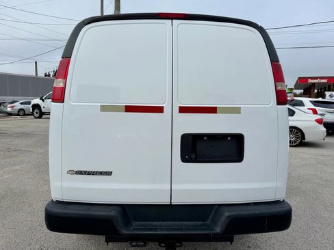 Used 2018 Chevrolet Express 2500 w/ Enhanced Convenience Package image 5
