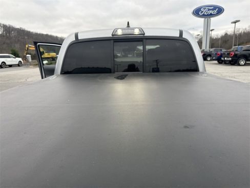 Used 2019 Toyota Tacoma SR image 33