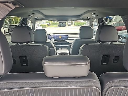 Used 2025 Buick Enclave Avenir w/ Super Cruise Package image 6