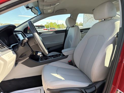 Used 2018 Hyundai Sonata SE FWD image 19