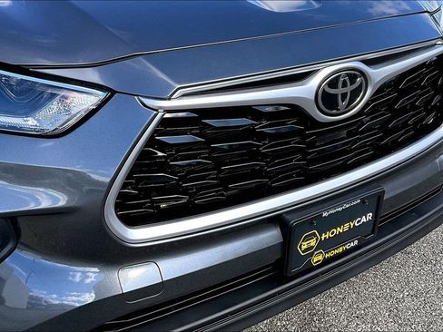 Used 2021 Toyota Highlander XLE AWD/4WD image 33