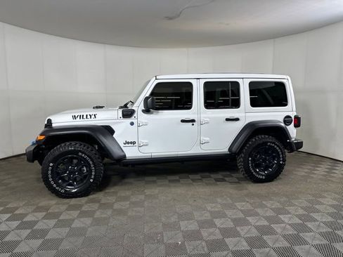 Used 2023 Jeep Wrangler Unlimited w/ Sun & Screen Package image 6