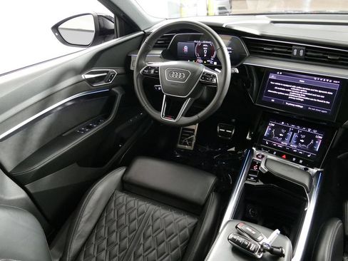 Used 2024 Audi Q8 e-tron Prestige AWD/4WD image 22