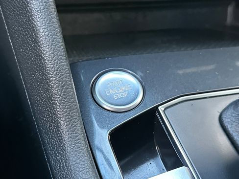 Used 2021 Volkswagen Tiguan SE image 22