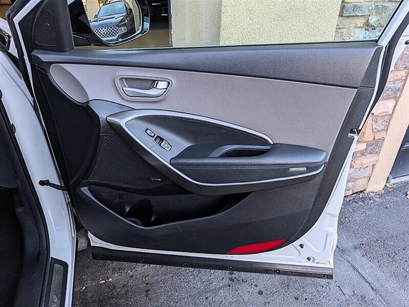 Used 2017 Hyundai Santa Fe FWD image 32