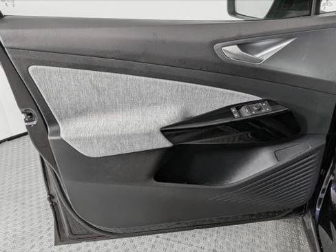 Used 2023 Volkswagen ID.4 Pro RWD image 13