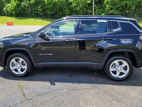 Used 2024 Jeep Compass Latitude AWD/4WD image 7