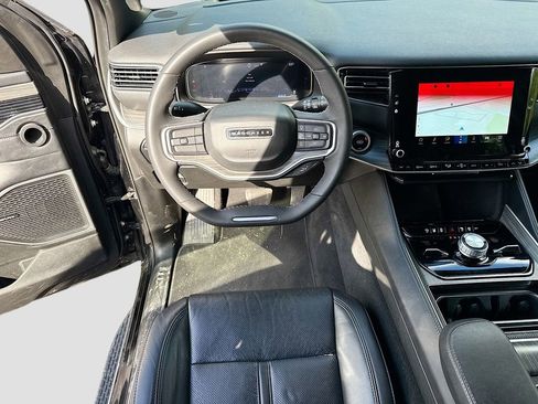 Used 2024 Jeep Wagoneer L Series III w/ Flexible Seating Group image 22