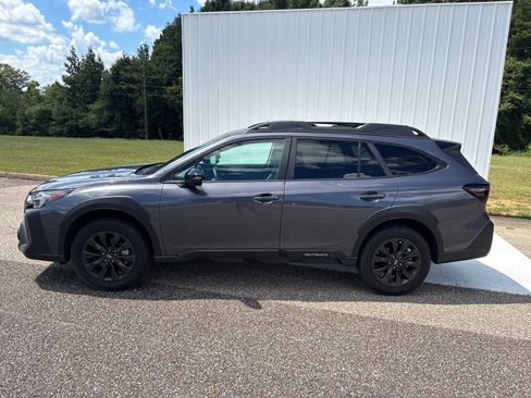 Used 2025 Subaru Outback Onyx Edition AWD/4WD image 1