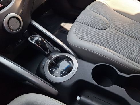 Used 2012 Hyundai Veloster w/ Style Pkg FWD image 22